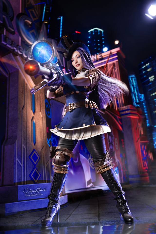 Cosplay Caitlyn cực ngầu nhưng nữ cosplayer khiến cộng đồng xôn xao vì Cosplay Caitlyn cực ngầu nhưng nữ cosplayer khiến cộng đồng xôn xao vì