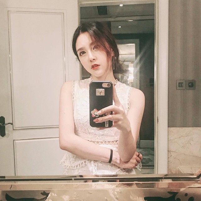 Nữ MC xinh đẹp của LPL bị đối phương đối xử Nữ MC xinh đẹp của LPL bị đối phương đối xử