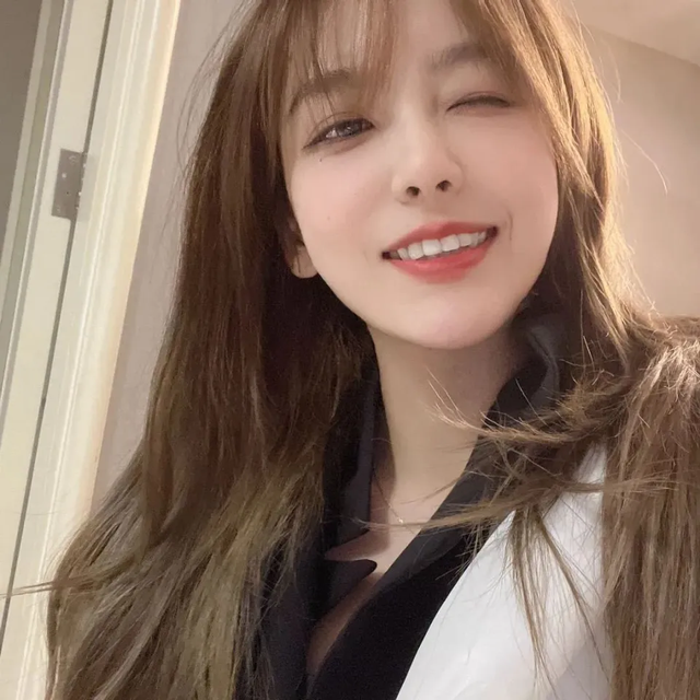 Nữ MC đình đám LPL tiết lộ tiêu chí chọn bạn đời, thời gian từ yêu đến cưới Nữ MC đình đám LPL tiết lộ tiêu chí chọn bạn đời, thời gian từ yêu đến cưới