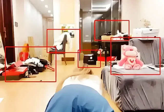 Nữ MC xinh đẹp của LPL bị đối phương đối xử Nữ MC xinh đẹp của LPL bị đối phương đối xử