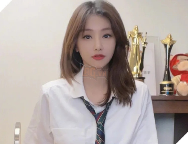 LMHT: Nữ streamer đình đám Trung Quốc chia sẻ về lương của Faker