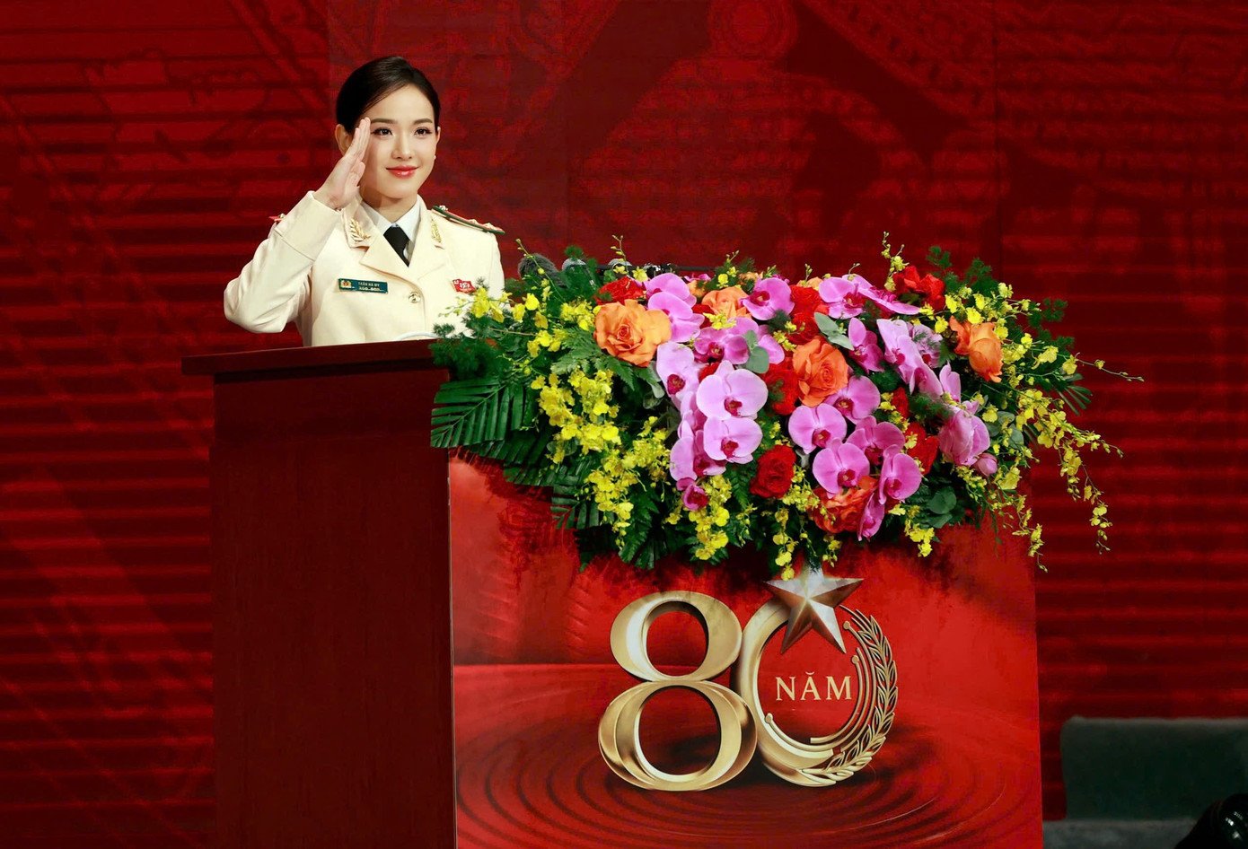 Nữ thượng uý đại diện tuổi trẻ phát biểu tại Lễ kỷ niệm 80 năm Ngày truyền thống Công an nhân dân - 3