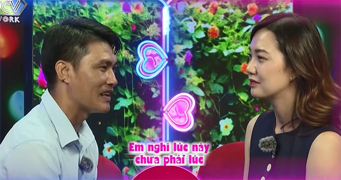 nu-tiep-vien-don-than-thang-thung-tu-choi-chang-giam-doc-4-con-giam-doc-4-con-4-1748268993-62-width700height371 Nữ tiếp viên đơn thân thẳng thừng từ chối chàng giám đốc 4 con - 4