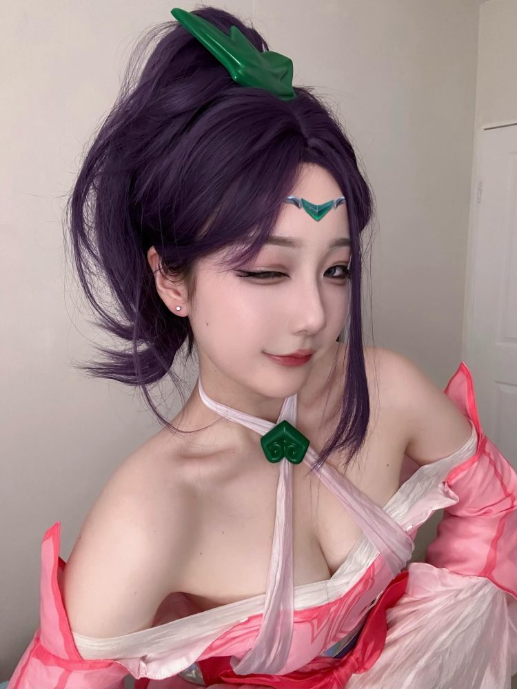 Nhan sắc và vóc dáng thu hút mọi ánh nhìn