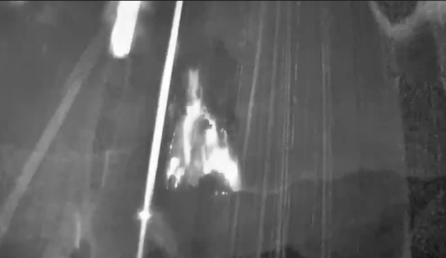 Núi lửa ‘nổi giận’ dữ dội, tro bụi phủ kín 9 ngôi làng- Ảnh 1.