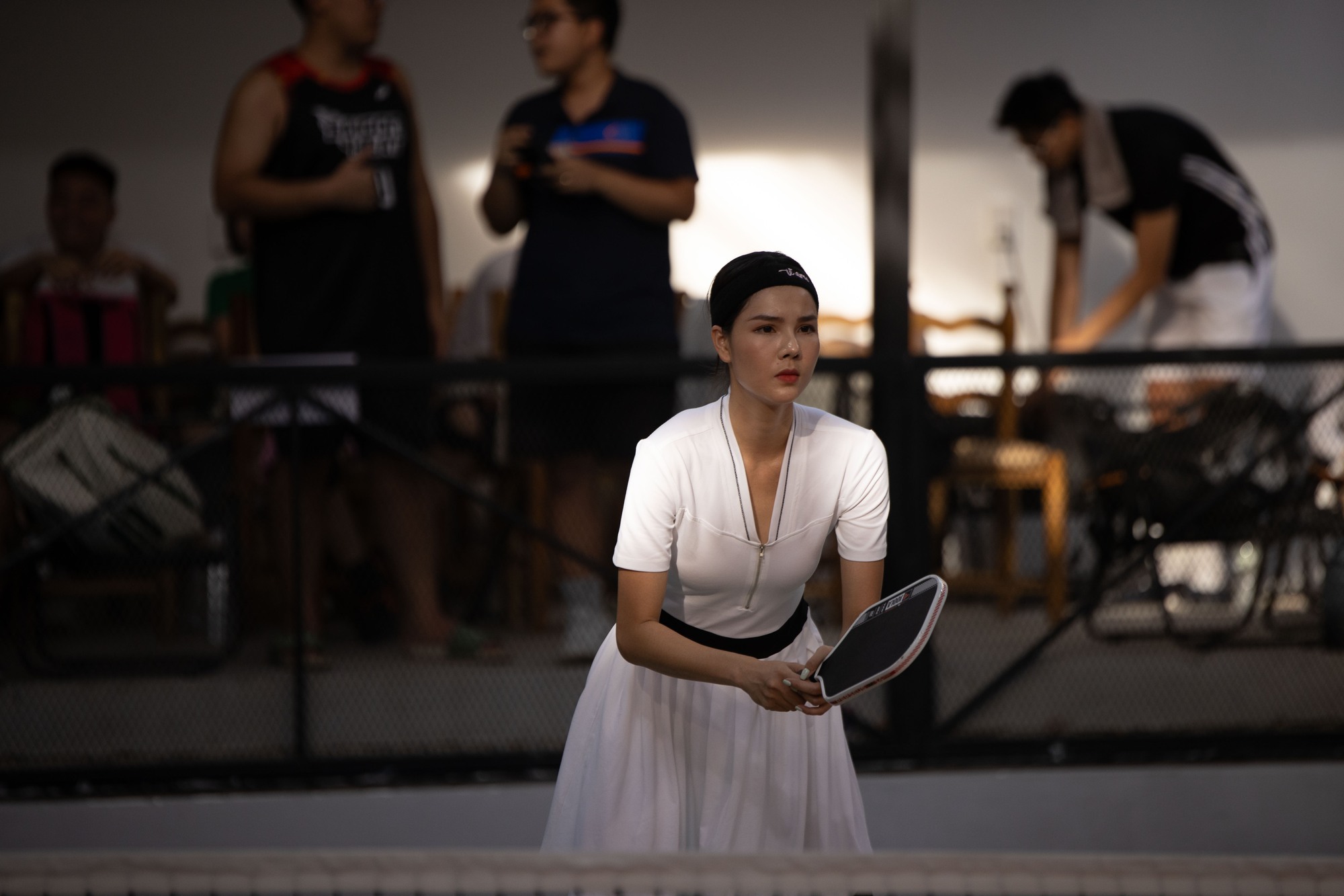 Clip cận cảnh sao nữ Vbiz chấn thương gãy chân ngay giữa sân pickleball, dàn sao Việt hốt hoảng tột độ- Ảnh 2.