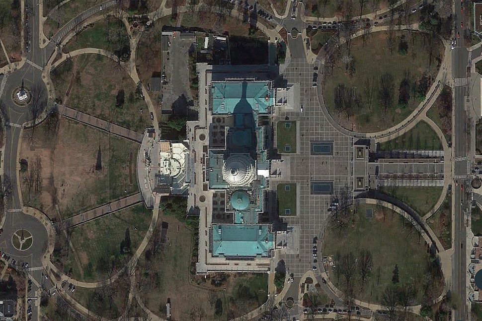 9 địa điểm kỳ bí nhất bị làm mờ trên Google Maps hiện có thể xem vô tư- Ảnh 3.