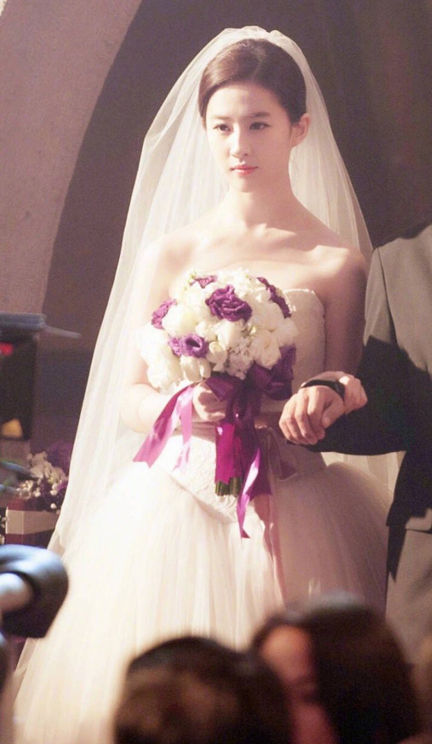 10 cô dâu đẹp nhất Trung Quốc: Lưu Diệc Phi xếp sau Triệu Lộ Tư, hạng 1 trời sinh để làm đại minh tinh- Ảnh 3.