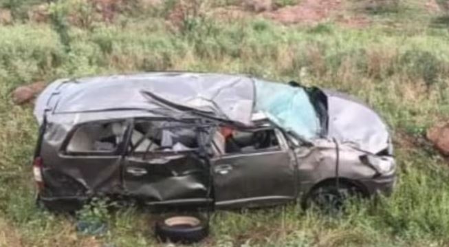 Ô tô mất lái bị lật, 3 người tử vong- Ảnh 1. Ô tô mất lái bị lật, 3 người tử vong- Ảnh 1.