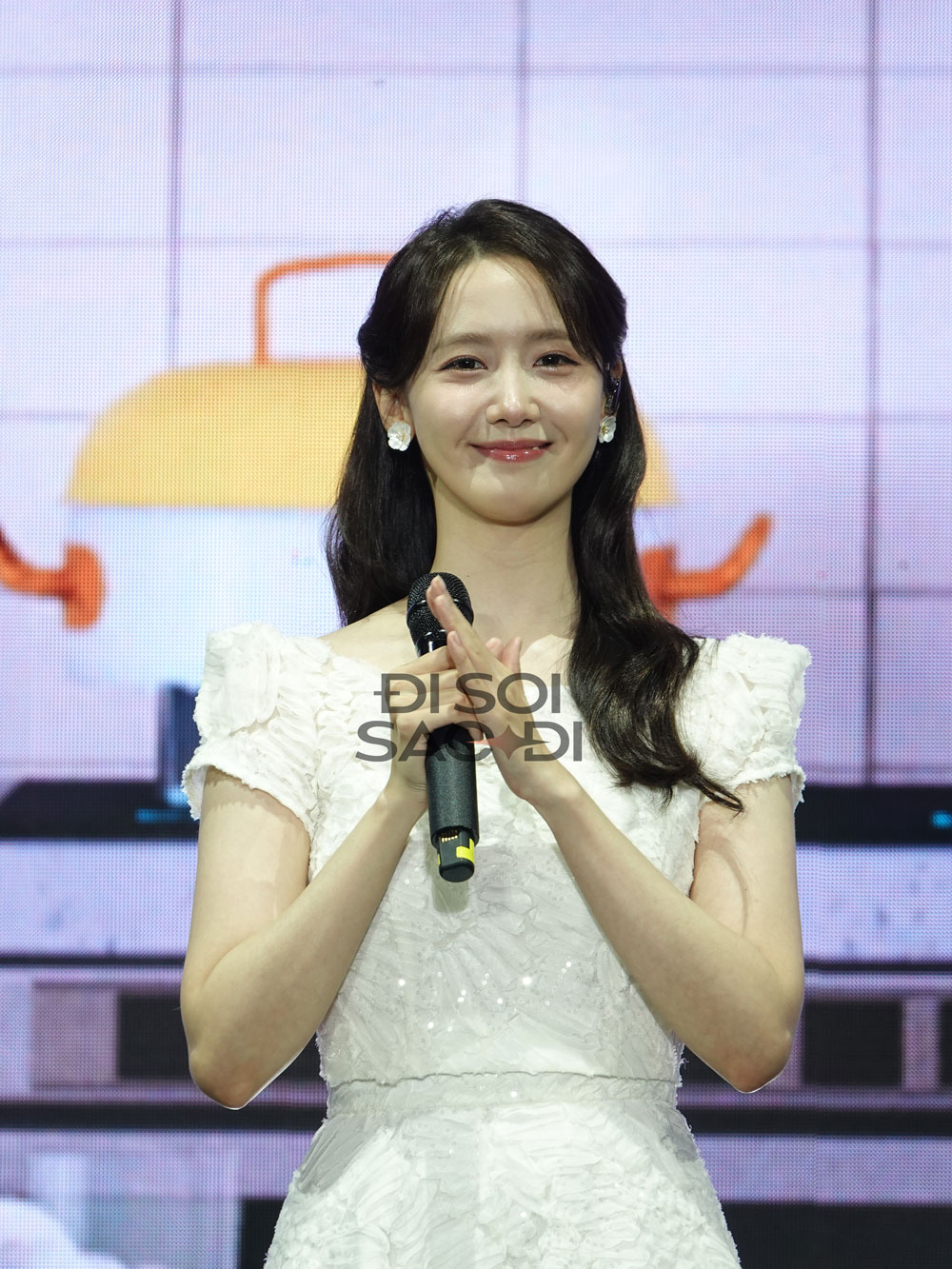 Fan meeting Yoona (SNSD) tại Việt Nam: Nữ thần đội nón lá chuẩn “dâu Việt”, quyết chưa ăn phở chưa về Hàn!- Ảnh 1.