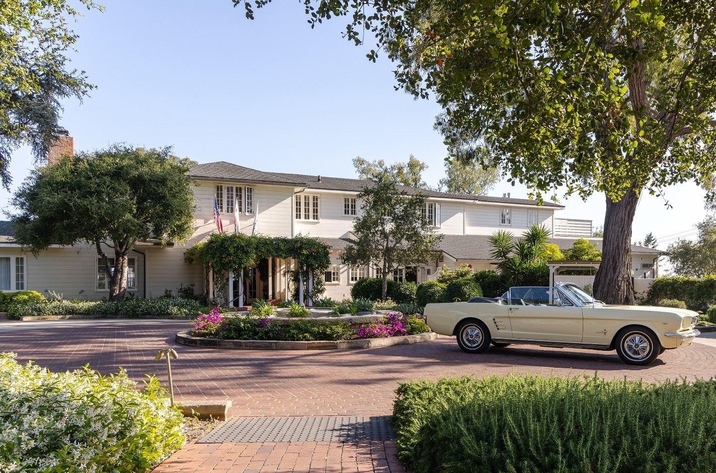 old-school-charm-modern-flair-11-17589403099061327233033-1758944873240-1758944873779344025572 "Đám cưới thế kỷ" của Selena Gomez: 1 sao hạng A đột ngột rút lui, Taylor Swift quyết không "chung đụng" với rừng sao khác old school charm modern flair 11 17589403099061327233033 1758944873240 1758944873779344025572