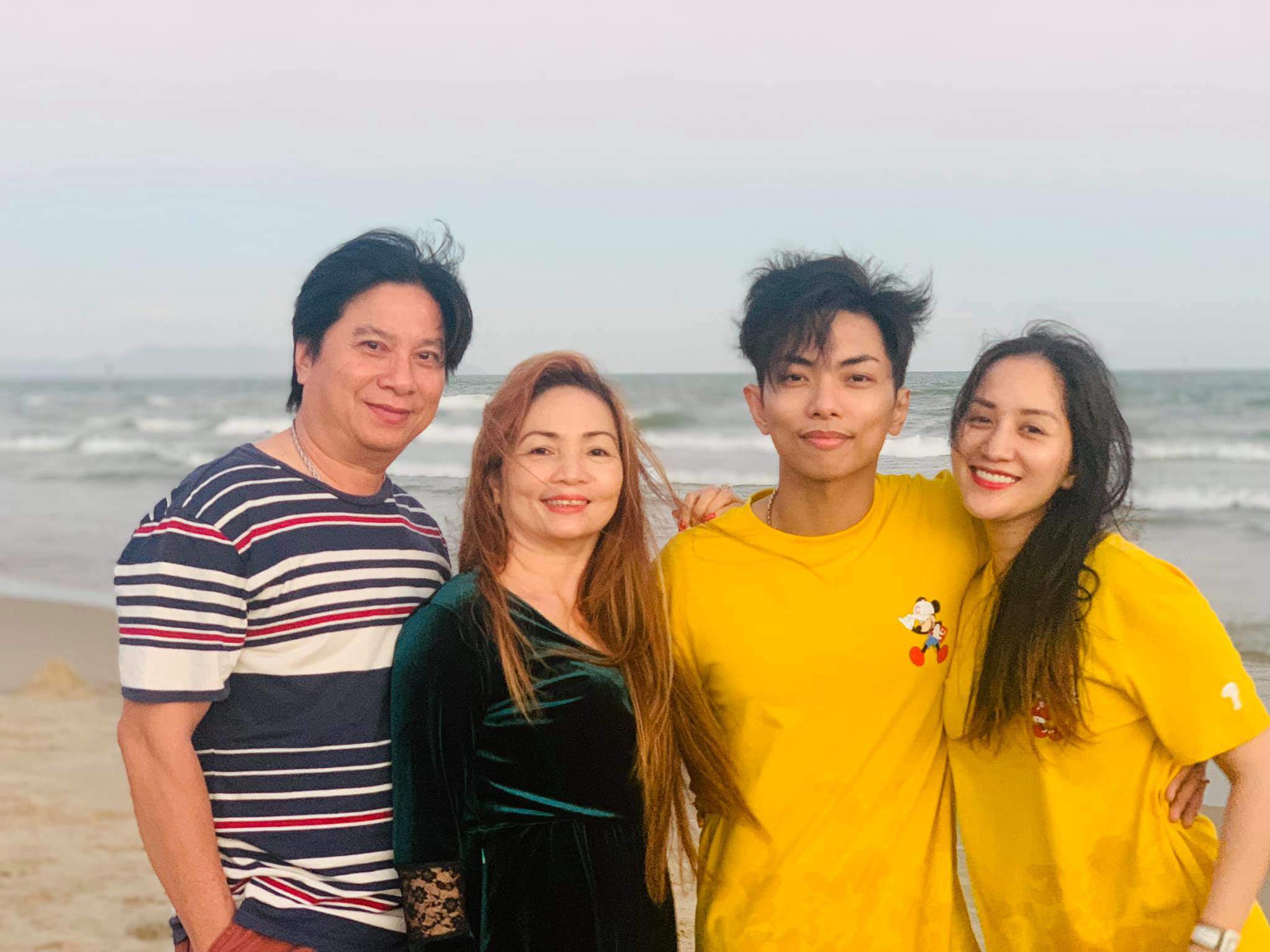 Sao nữ Vbiz cưới học trò kém 11 tuổi, bị gia đình cấm cản nay mối quan hệ với mẹ chồng thế nào?- Ảnh 8. Sao nữ Vbiz cưới học trò kém 11 tuổi, bị gia đình cấm cản nay mối quan hệ với mẹ chồng thế nào?- Ảnh 8.