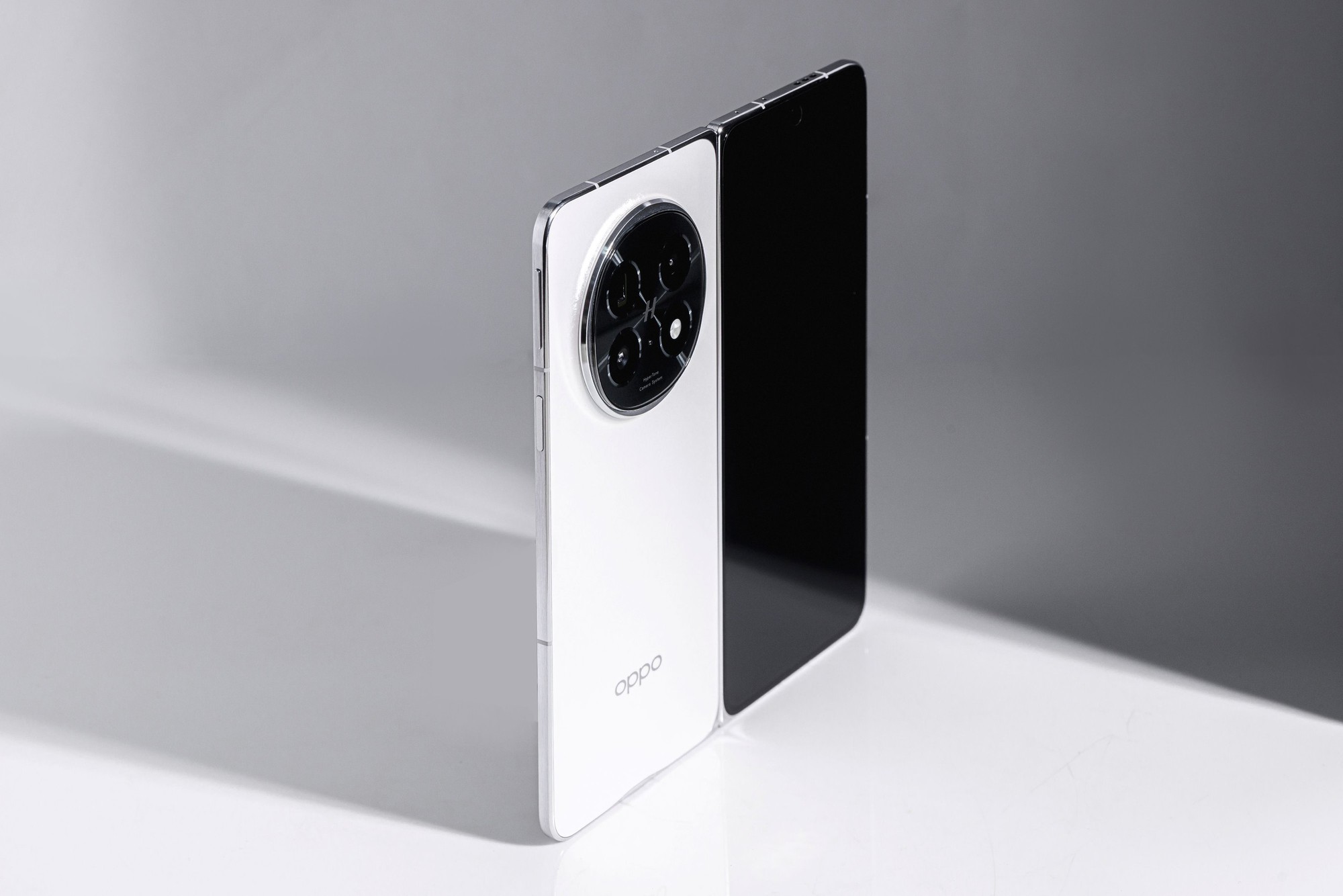 Nhìn lại chặng đường phát triển của smartphone gập: Đã cải tiến và đi xa đến mức nào?- Ảnh 5. Nhìn lại chặng đường phát triển của smartphone gập: Đã cải tiến và đi xa đến mức nào?- Ảnh 5.