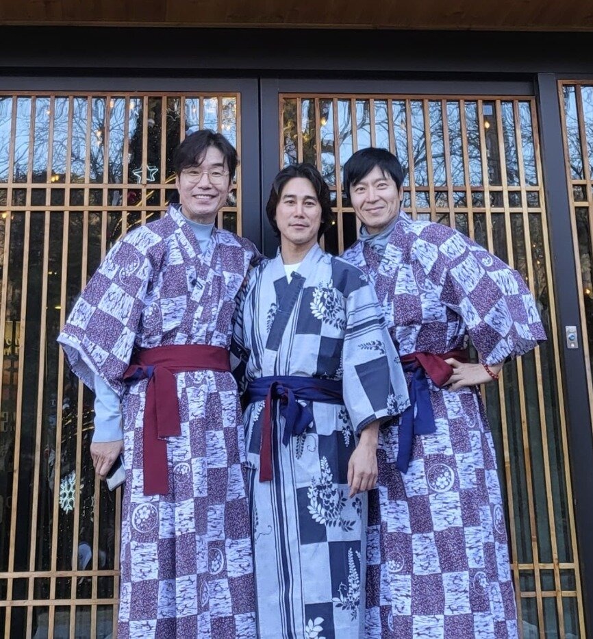 Hình ảnh đầu tiên từ dàn sao đến viếng nam diễn viên