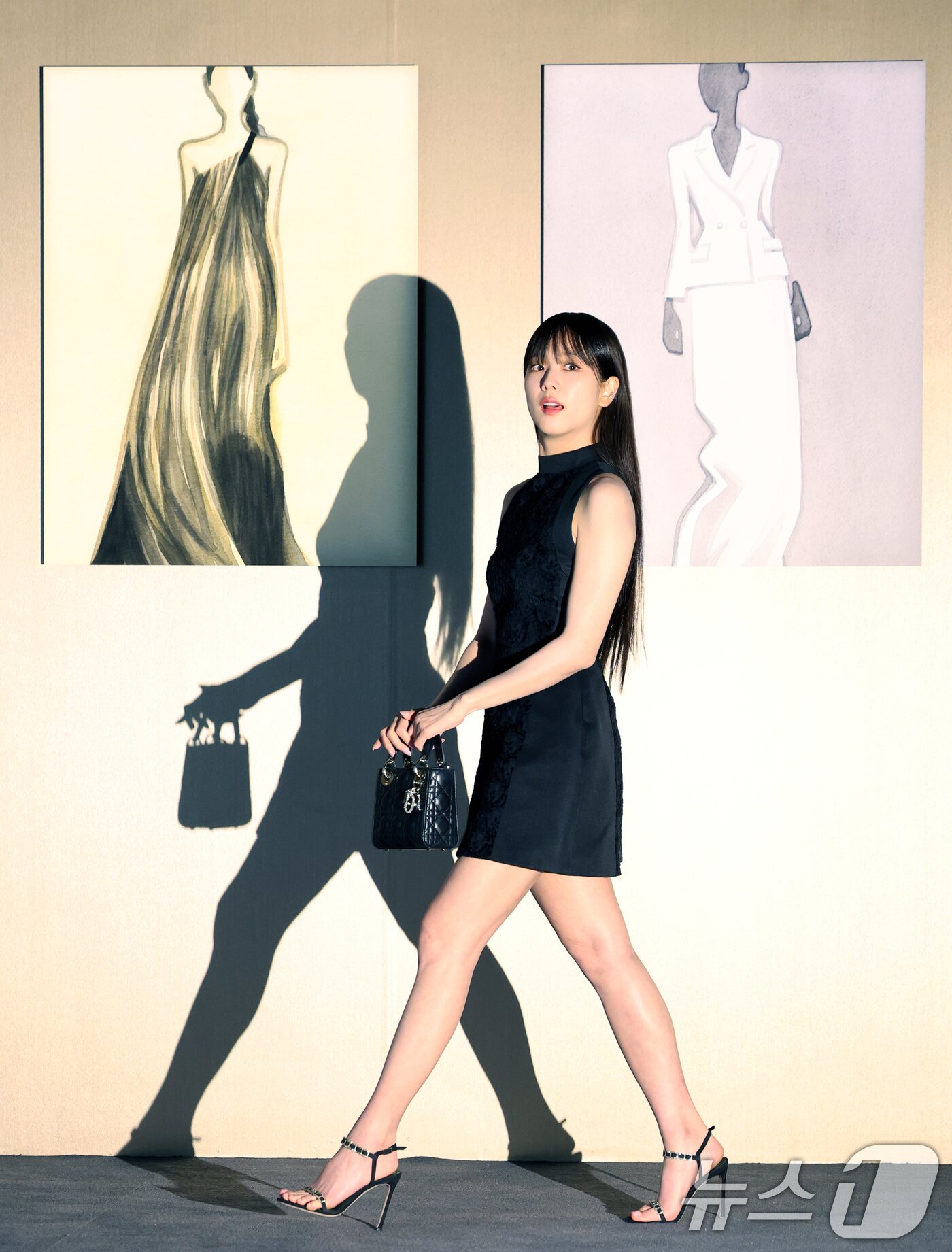 Jisoo đụng độ Han So Hee: Cuộc chiến nhan sắc đỉnh cao, thần thái khác biệt, vẻ đẹp tuyệt đối 10/10!- Ảnh 1.