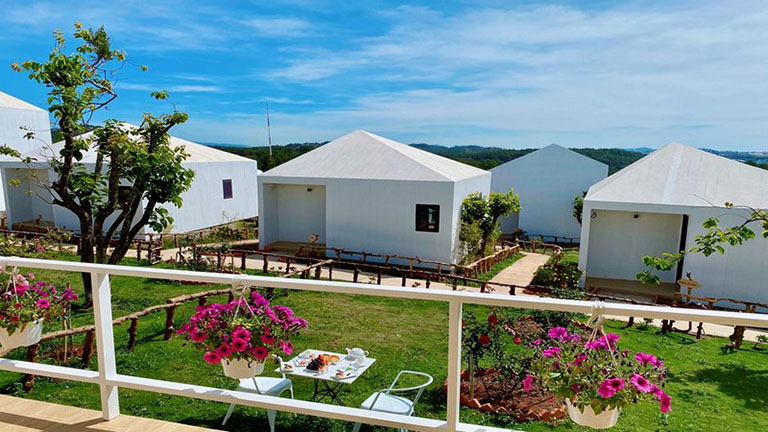 Nữ đại gia showbiz sở hữu biệt thự trăm tỷ dát vàng ở TP.HCM, 43 tuổi có người yêu mới- Ảnh 6.