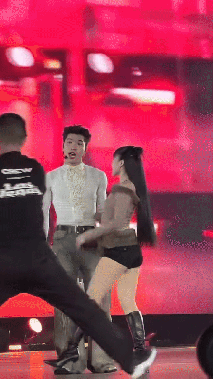 HIEUTHUHAI quá bạo: Khoe body cực nét uốn éo sexy