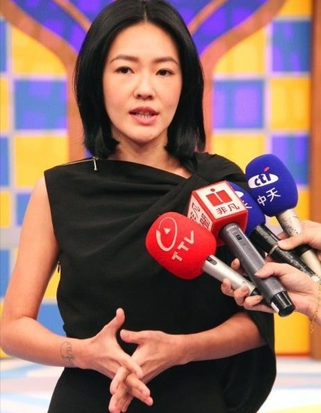 Vụ MC phải cúi đầu xin lỗi, rút khỏi show vì quảng cáo sai sự thật- Ảnh 2.