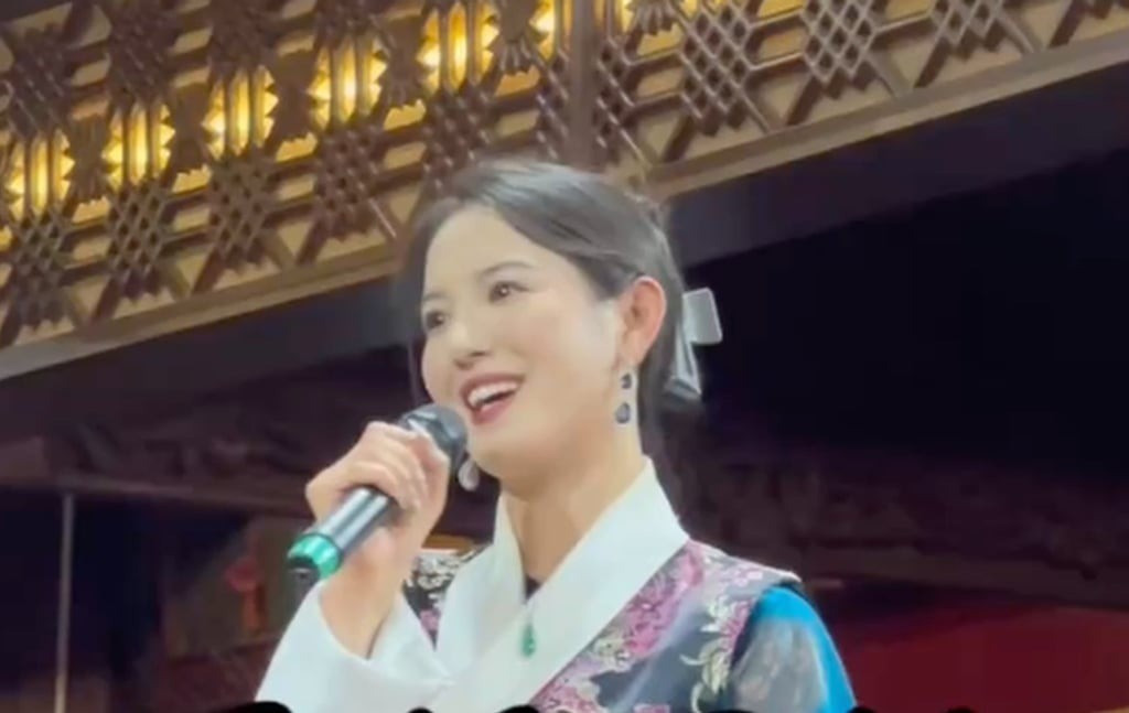 Người phụ nữ Tây Tạng nổi tiếng nhờ giống Song Hye Kyo- Ảnh 1. Người phụ nữ Tây Tạng nổi tiếng nhờ giống Song Hye Kyo- Ảnh 1.