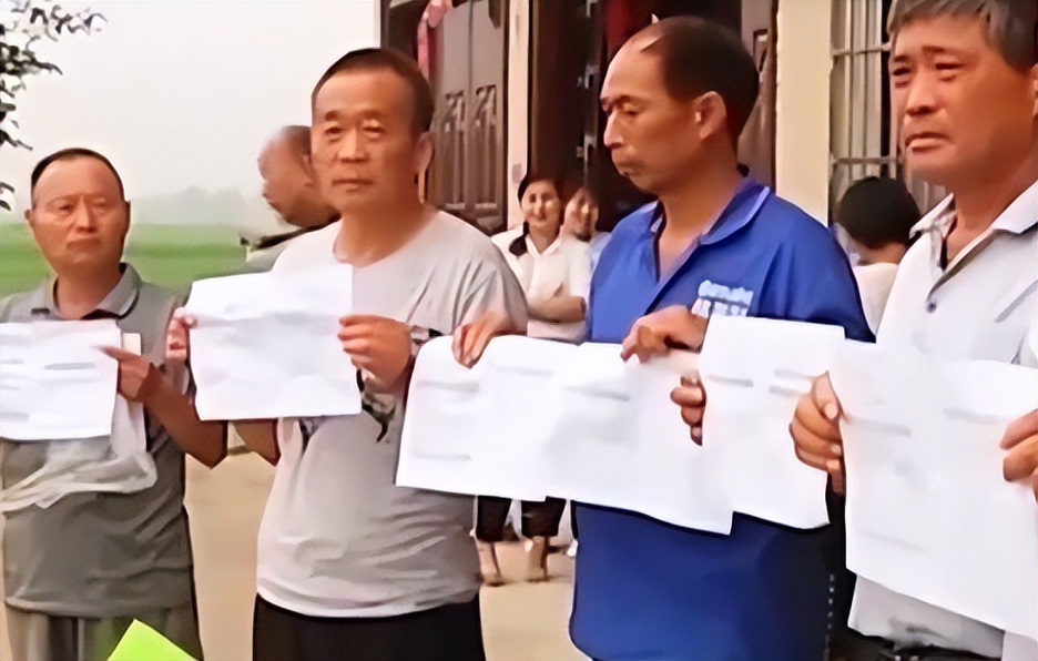 Người đàn ông lần đầu vay tiền cho con trai cưới vợ lại bị ngân hàng từ chối: “Cả làng anh đang nợ xấu 700 tỷ đồng”- Ảnh 2.