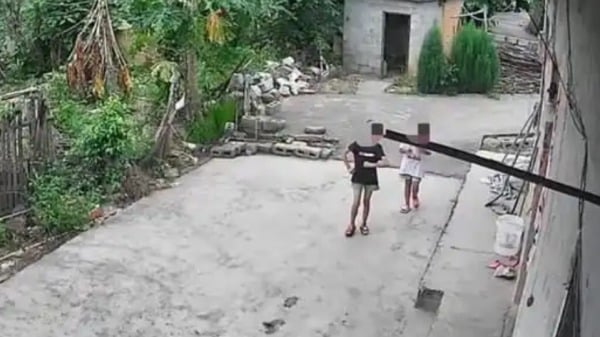 Hai bé gái ở Trung Quốc hành hung bé trai 7 tháng tuổi đến tử vong: Không thể khởi tố vì “chưa đủ 12 tuổi”- Ảnh 1. Hai bé gái ở Trung Quốc hành hung bé trai 7 tháng tuổi đến tử vong: Không thể khởi tố vì “chưa đủ 12 tuổi”- Ảnh 1.