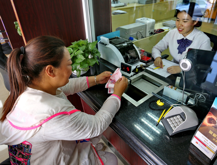 Người đàn ông lần đầu vay tiền cho con trai cưới vợ lại bị ngân hàng từ chối: “Cả làng anh đang nợ xấu 700 tỷ đồng”- Ảnh 3.