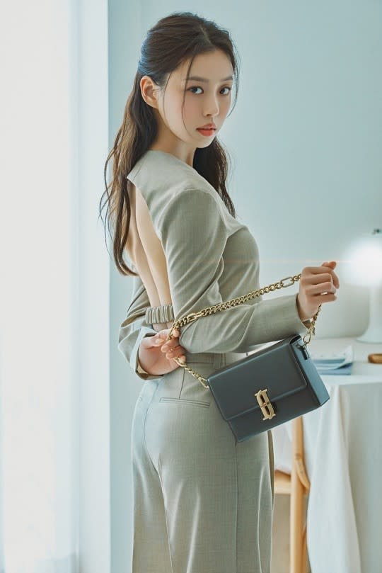 "Mỹ nhân con cưng Netflix" bị tố bắt nạt, trấn lột bạn học, nhạo báng người khuyết tật p4 17483686498521199474212 1748402918245 1748402918677889140498