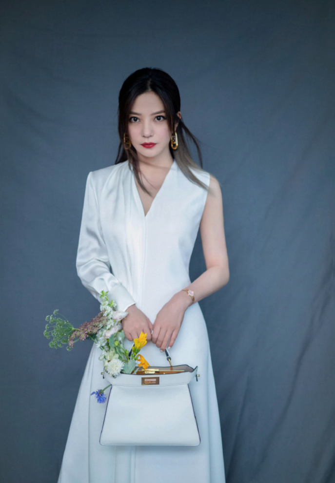 Triệu Vy tung nhiều