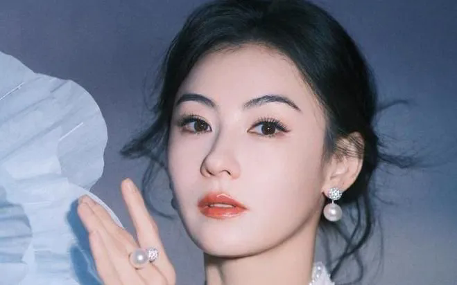 Trương Bá Chi tiết lộ bị di truyền khiếm thính- Ảnh 1.