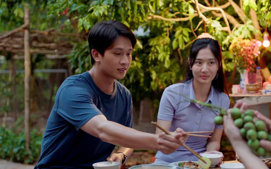 Xem phim Việt này chỉ muốn xin sếp nghỉ việc về quê, đạo diễn khóc giữa set quay là biết chữa lành cỡ nào- Ảnh 2.