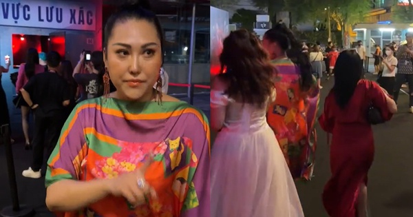 Clip hot: 1 sao nữ Vbiz bỏ chạy khỏi thảm đỏ khiến cả ekip nháo nhào 27 Clip hot: 1 sao nữ Vbiz bỏ chạy khỏi thảm đỏ khiến cả ekip nháo nhào page 17448118058571891345143 0 0 560 1070 crop 1744811808302617309404jpg