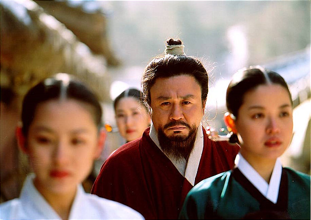 Son Ye Jin 20 tuổi đẹp kinh diễm trong tạo hình kỹ nữ: Thoáng lộ gáy thôi mà khán giả đã xuyến xao- Ảnh 10.