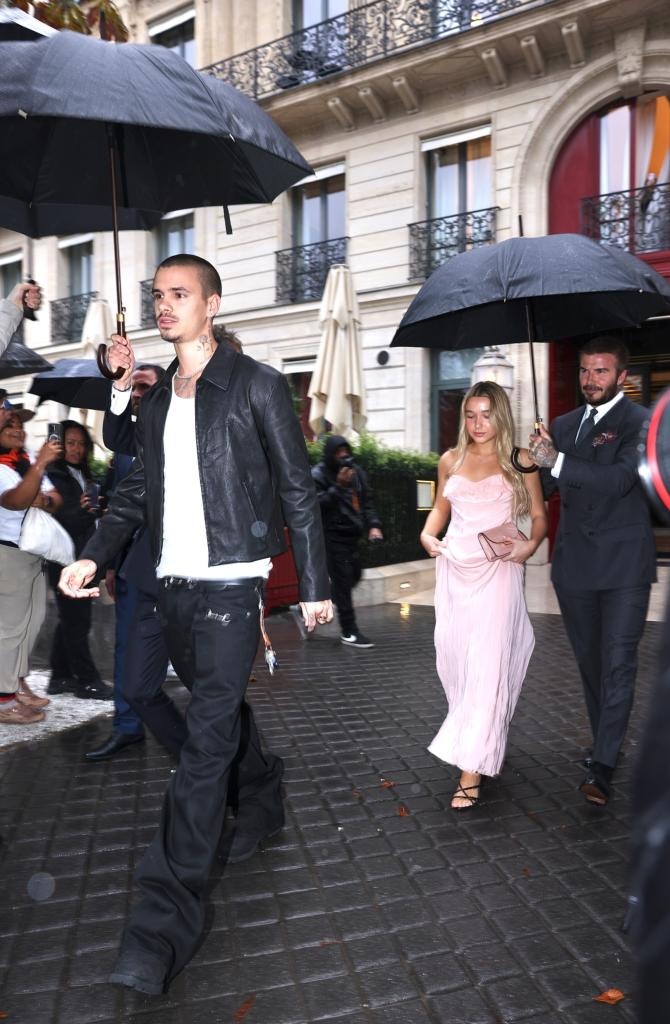 Nhà Beckham kéo nhau đi