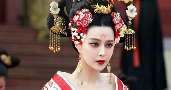 10 Hoàng hậu đẹp nhất Trung Quốc: Phạm Băng Băng xếp sau Dương Mịch, hạng 1 nhan sắc trên đỉnh chúng sinh 29 10 Hoàng hậu đẹp nhất Trung Quốc: Phạm Băng Băng xếp sau Dương Mịch, hạng 1 nhan sắc trên đỉnh chúng sinh pbb6 1754959611550 1754959611884982227216 161 0 507 660 crop 17549597260331439604265png