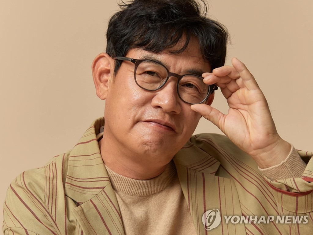 Sao nam bị bắt nghi dùng ma túy: Thời sự tung video có biểu hiện ảo giác mất kiểm soát trên phố- Ảnh 1.