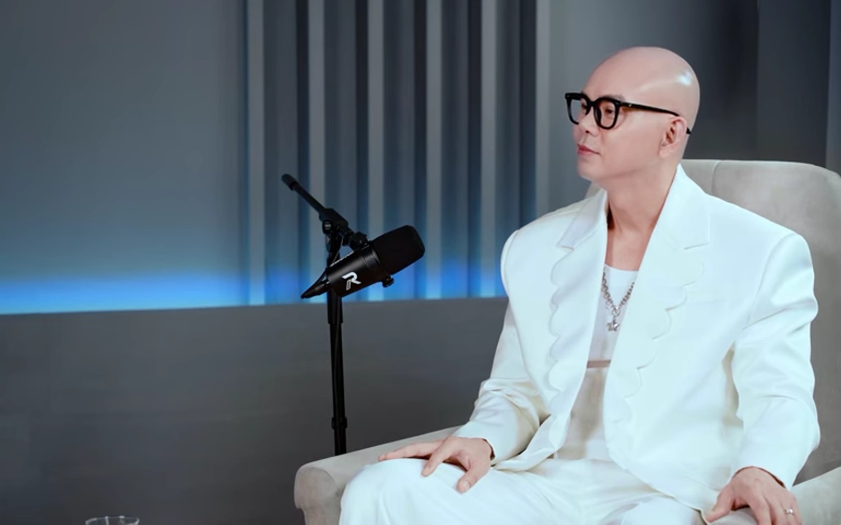 Nam ca sĩ mắc bệnh buộc phải cạo trọc lên VTV: