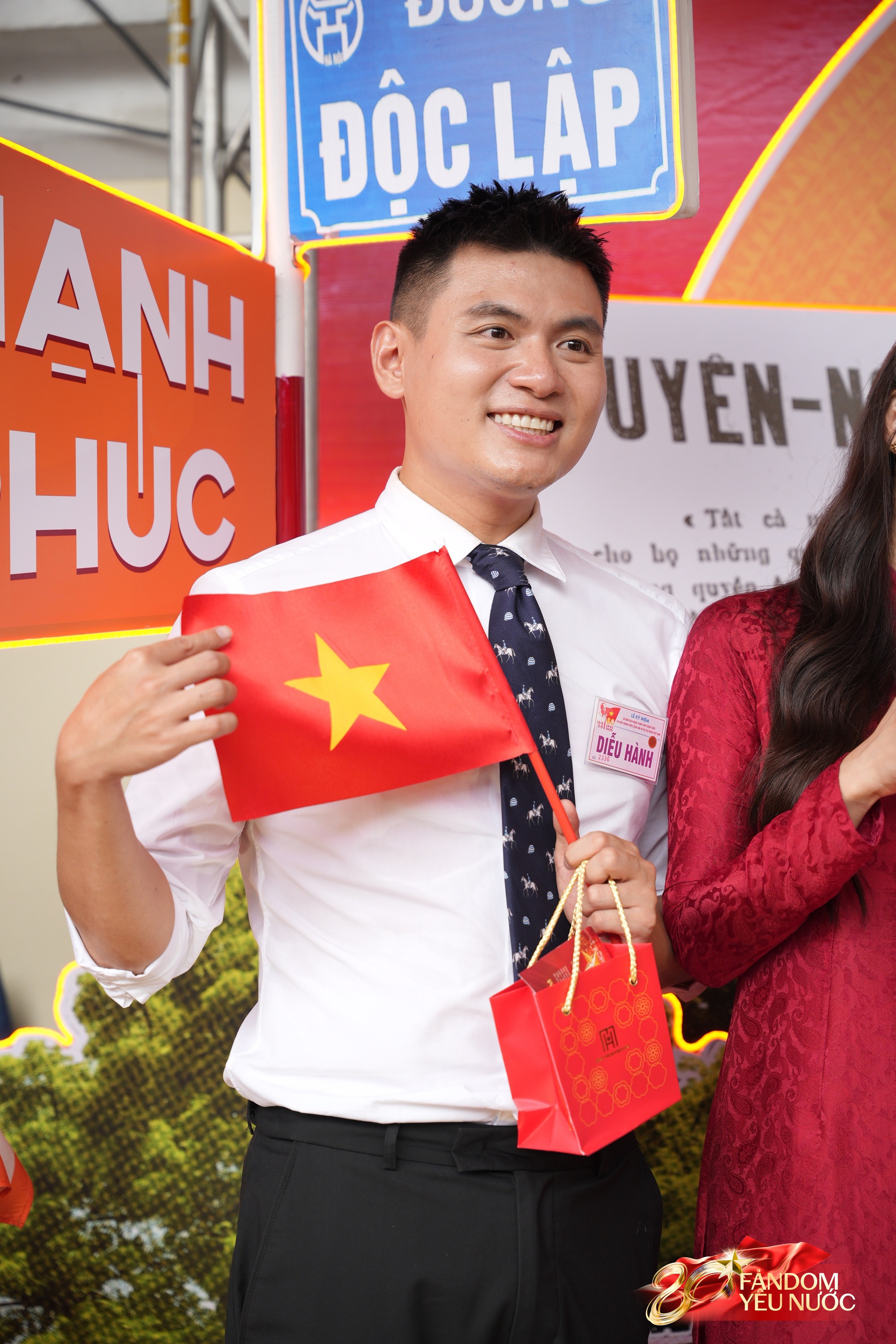 Chi Pu - Hưng Nguyễn gây náo loạn Trạm khách A80, dàn nam thần Tân Binh Toàn Năng khoe visual