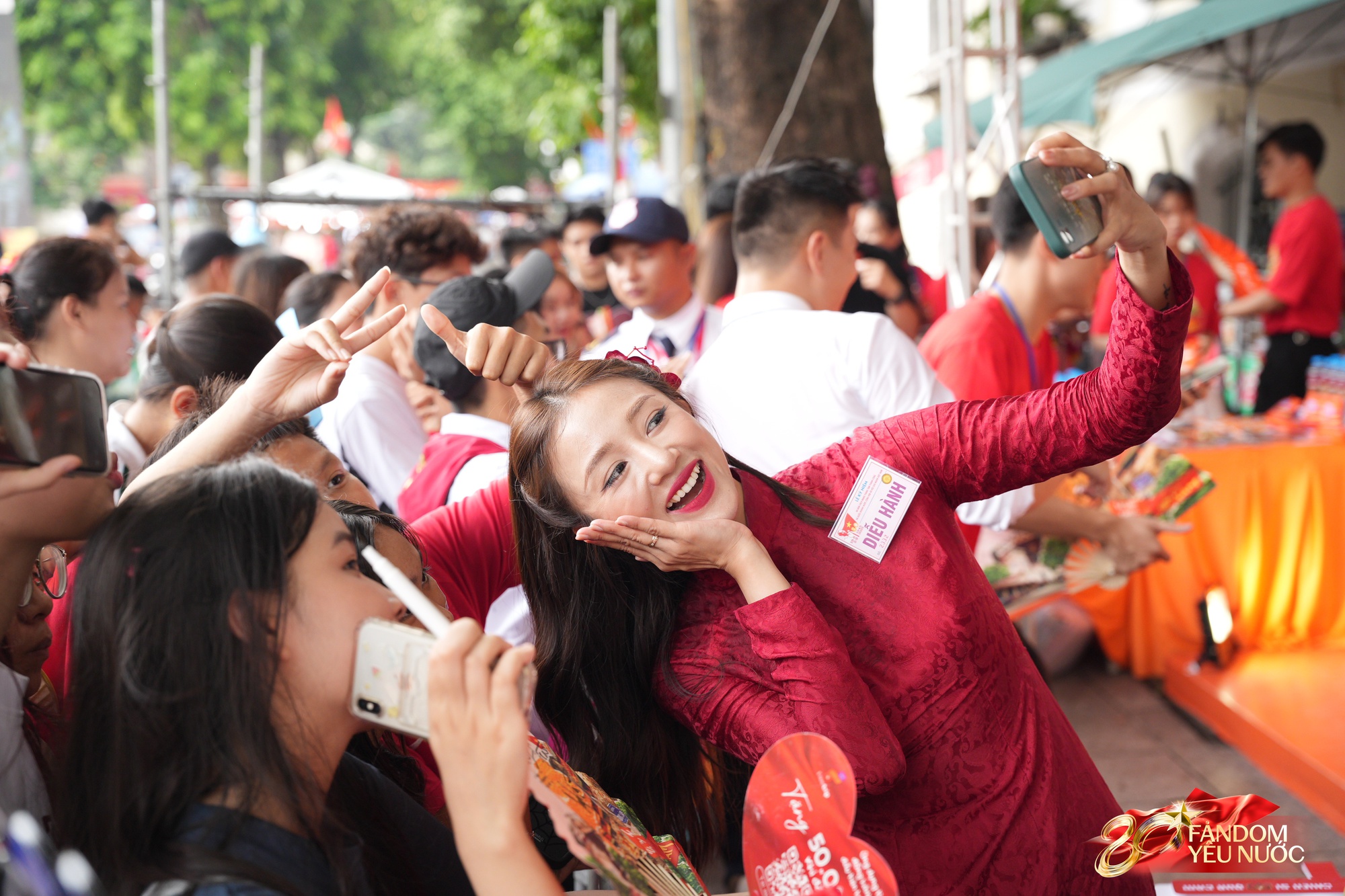 Chi Pu - Hưng Nguyễn gây náo loạn Trạm khách A80, dàn nam thần Tân Binh Toàn Năng khoe visual