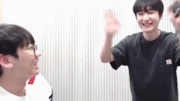 Peanut bất ngờ xuất hiện ở trụ sở T1 khiến cộng đồng fan vẽ ra loạt “thuyết âm mưu” peanut toi t1 2jpg