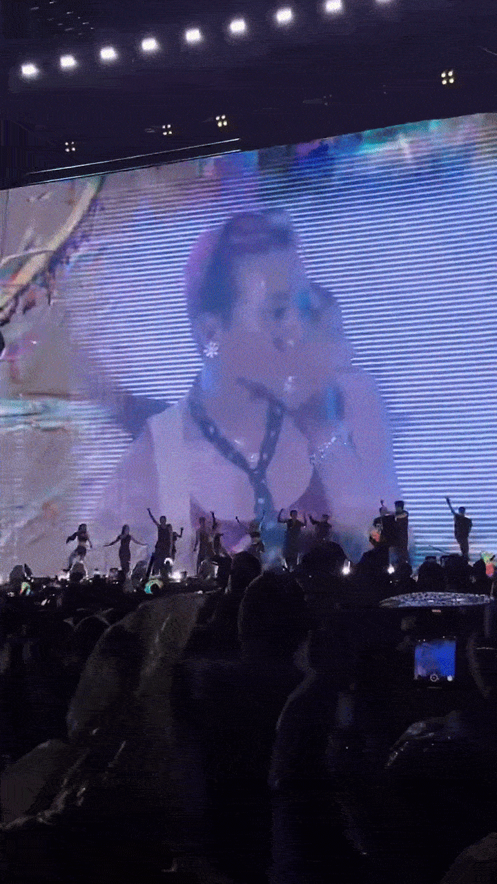 Phản ứng của G-Dragon trong khoảnh khắc fan cuồng lao lên sân khấu khi đang biểu diễn tại Mỹ Đình - 7