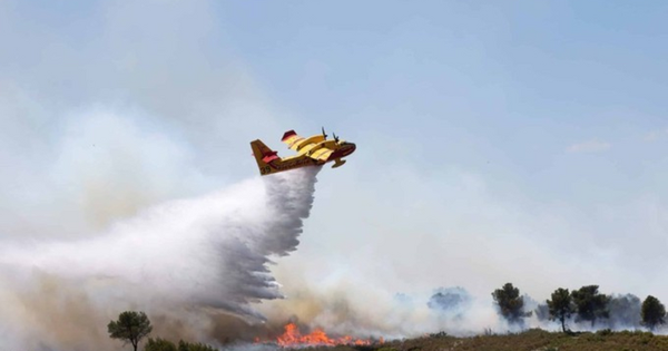 Cháy rừng dữ dội ở Pháp: Sân bay đóng cửa, nhiều chuyến tàu tạm dừng phap 8551 8712 2 14053839 1752055745357 17520557456231080061648 13 0 463 720 crop 17520557588141266659377png