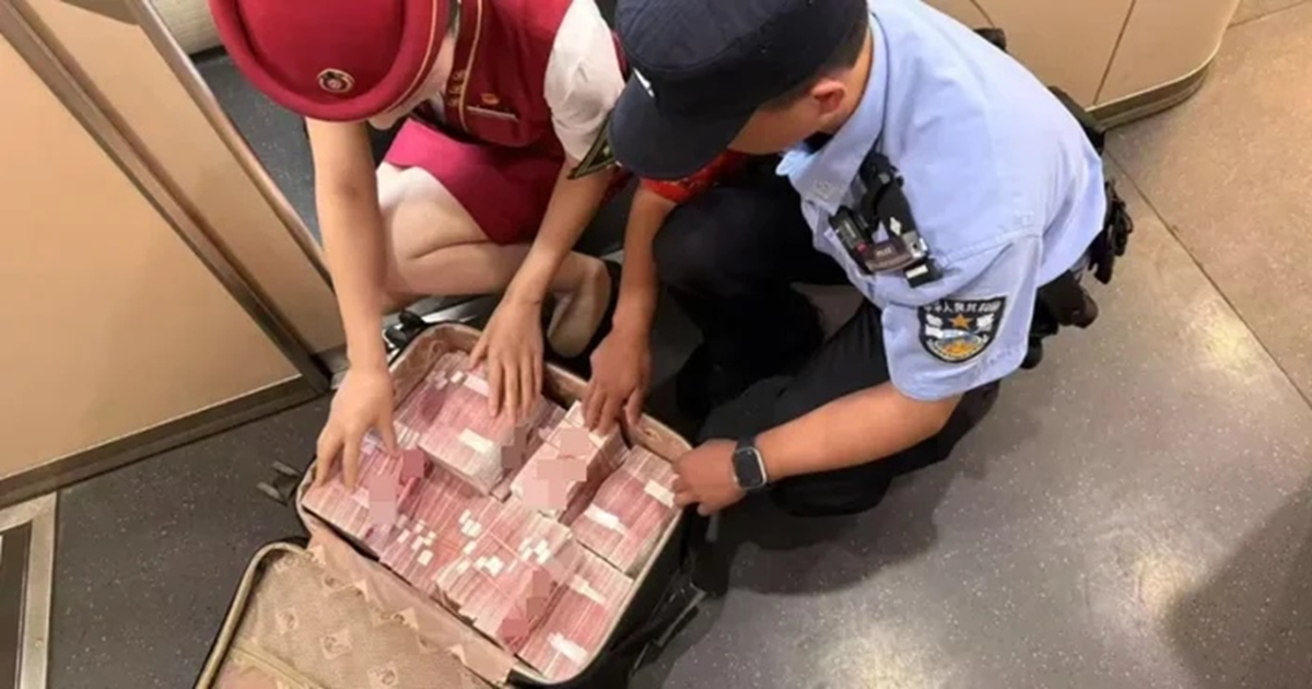 Người đàn ông phát hiện vali chứa gần 3 tỷ đồng tiền mặt, cảnh sát vào cuộc và cái kết bất ngờ- Ảnh 2. Người đàn ông phát hiện vali chứa gần 3 tỷ đồng tiền mặt, cảnh sát vào cuộc và cái kết bất ngờ- Ảnh 2.