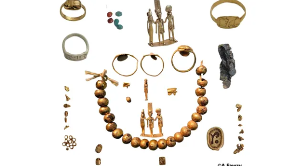 Phát hiện "kho báu đầy vàng" trong chiếc bình cổ 30 Phát hiện "kho báu đầy vàng" trong chiếc bình cổ phat hien kho bau day vang trong chiec binh co 1741682975249294151844 1741753594919 17417535951281654074386