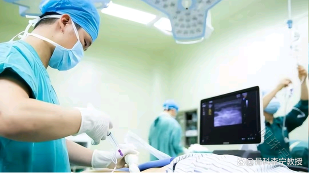 Thấy 'chất lỏng lạ' trên người sau phẫu thuật, cô gái kiện bác sĩ: Sự thật phơi bày qua camera an ninh- Ảnh 1. Thấy 'chất lỏng lạ' trên người sau phẫu thuật, cô gái kiện bác sĩ: Sự thật phơi bày qua camera an ninh- Ảnh 1.