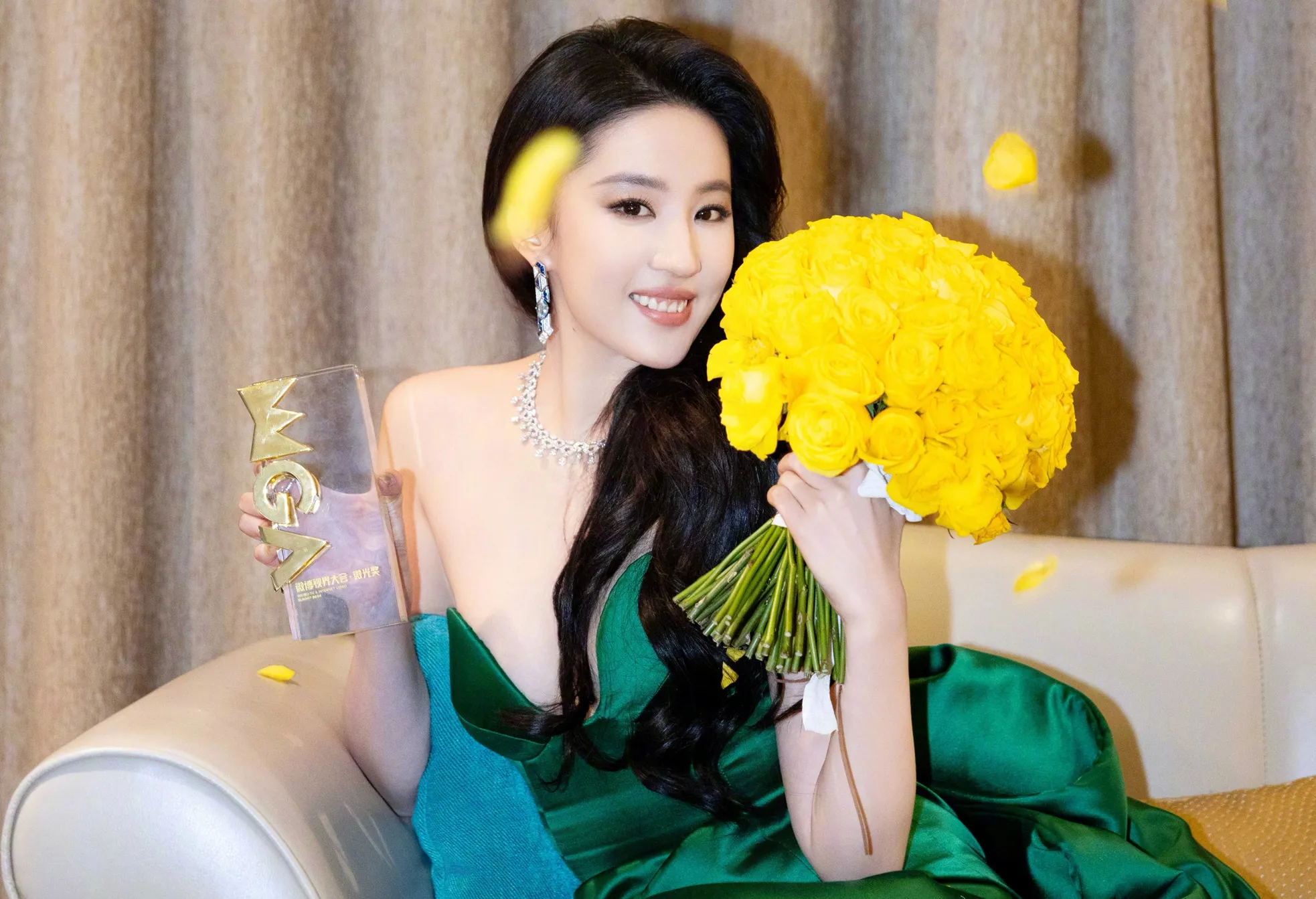 Lưu Diệc Phi lao đao- Ảnh 1.