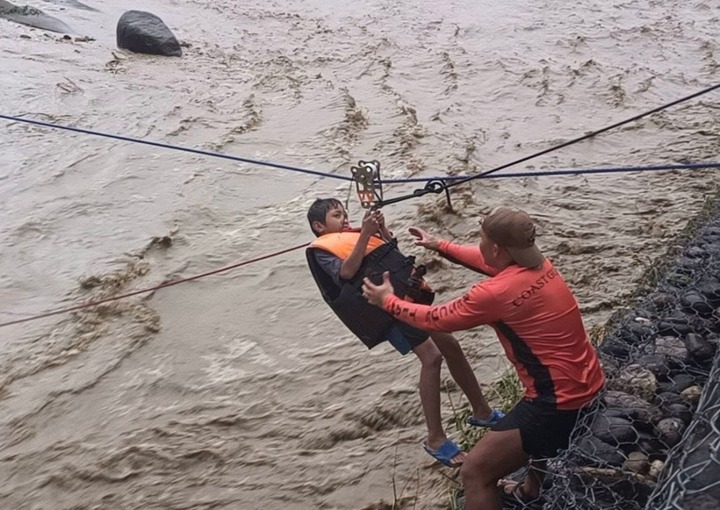 Bão Ragasa càn quét Biển Đông: 3 người chết, nhân chứng mô tả