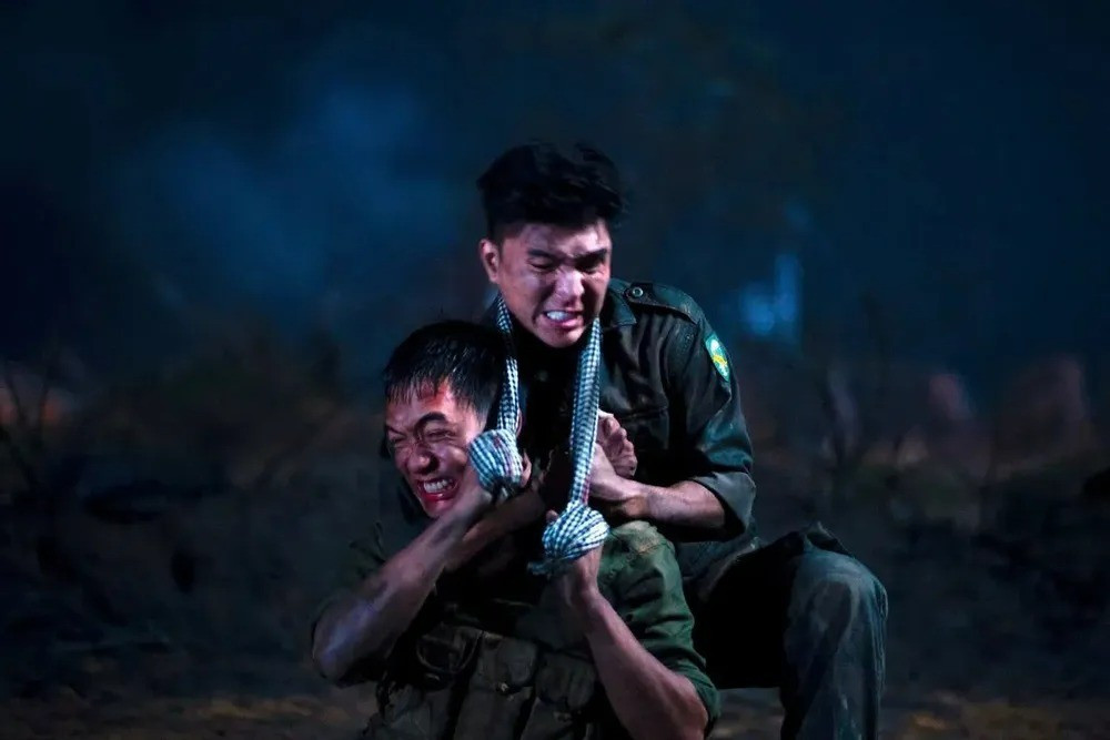 Mưa Đỏ vượt 600 tỷ đồng- Ảnh 1. Mưa Đỏ vượt 600 tỷ đồng- Ảnh 1.