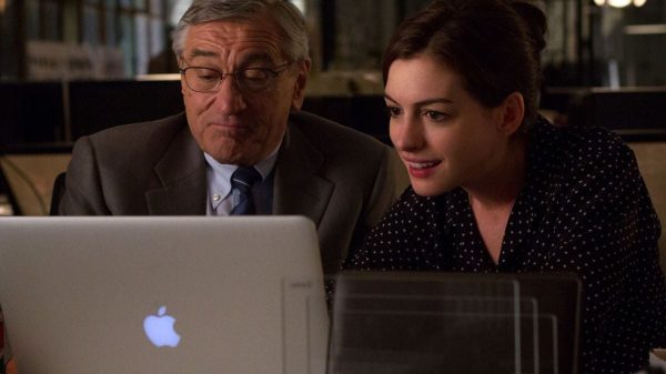 Bộ Phim Hài Kịch "The Intern" Của Robert De Niro Lên Vị Trí Số 1 Trên Netflix phim the intern4 oqxbjpg