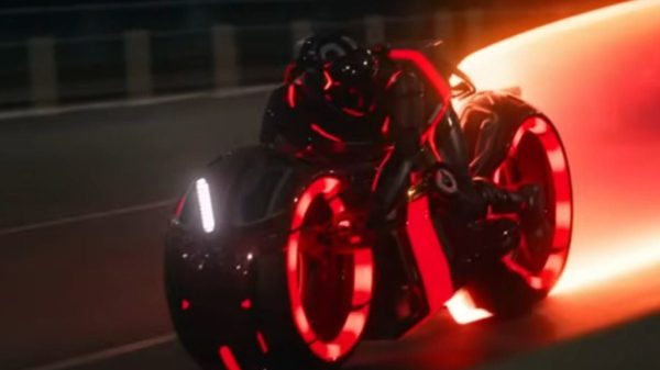 Hé Lộ Phản Diện Của Tron: Ares Qua Hình Ảnh Mới Do Evan Peters Và Gillian Anderson Thủ Vai phim tron ares zswrjpg