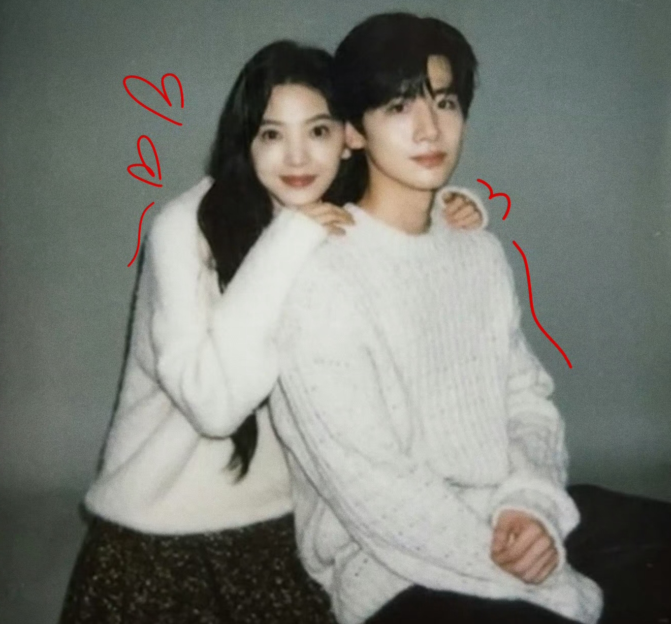 Làng giải trí Hoa ngữ thi nhau chiếm sóng mùng 1 Tết: Triệu Lệ Dĩnh trẻ đến khó tin, có cặp đôi còn tung ảnh cưới- Ảnh 11. Làng giải trí Hoa ngữ thi nhau chiếm sóng mùng 1 Tết: Triệu Lệ Dĩnh trẻ đến khó tin, có cặp đôi còn tung ảnh cưới- Ảnh 11.